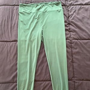 LulaRoe leggings. TC2